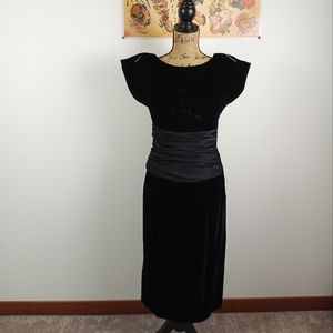 Vintage Crushed Velvet Black Dress 🖤